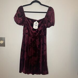 Altar’d State Velvet Dress New With Tags NWT Burgundy Size S, Holiday dress